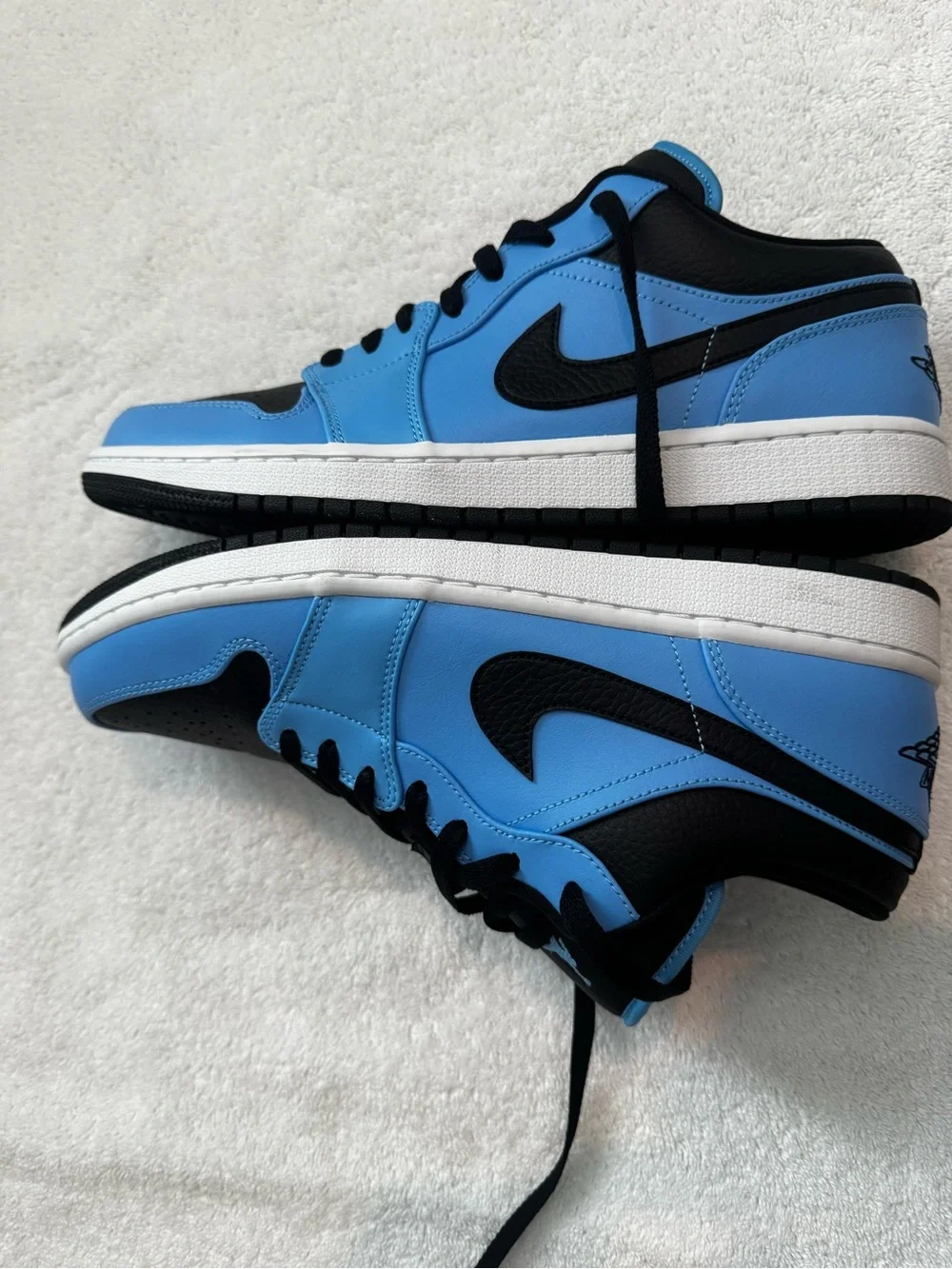 Jordan Men's Low-Top Sneakers in Black and Light Blue